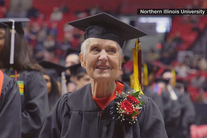 زن ۹۰ ساله پس از ۷۱ سال از دانشگاه فارغ التحصیل شد